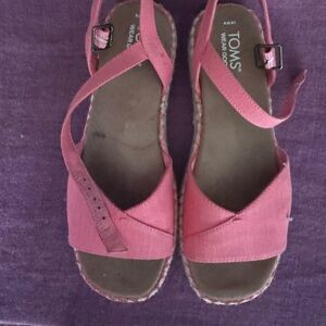 TOMS Women's Vibrant Pink/Coral Sandals